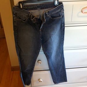 Light wash slim ankle